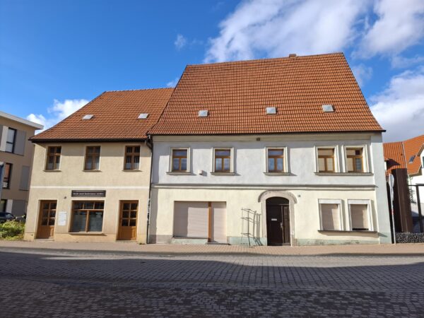 OBJEKT IST RESERVIERT Hettstedt: 2 Wohnhäuser am Freimarkt mit teilweise gewerblicher Nutzung zu verkaufen!