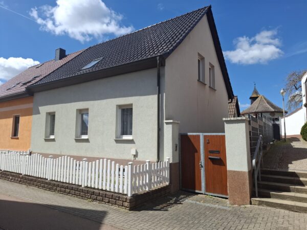 Benndorf: Einfamilienhaus mit Garten in zentraler ruhiger Wohnlage zu verkaufen!