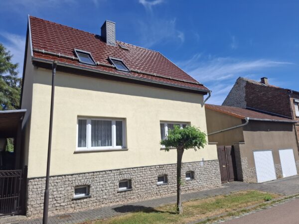 Benndorf: Einfamilienhaus mit Doppelgarage und Garten in Top Lage zu verkaufen!